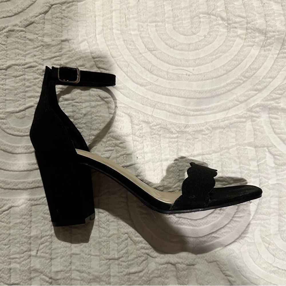 Heels - Picture 3 of 4